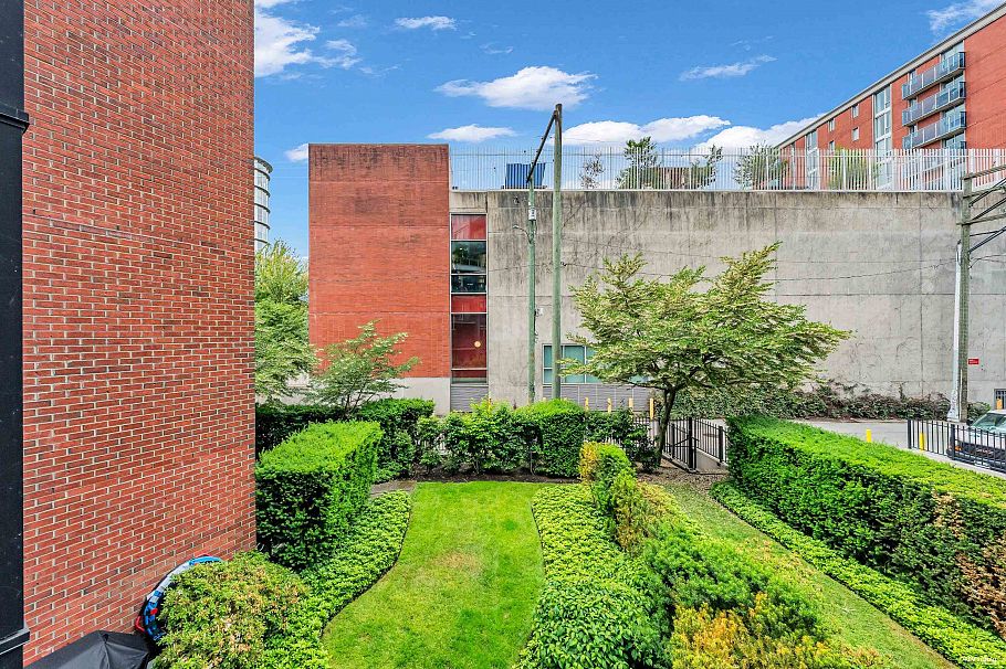 208 2321 Scotia Street Vancouver, BC - 30