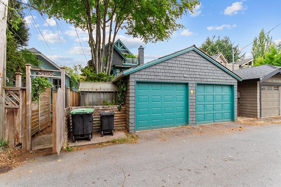 3488 W 3rd Avenue Vancouver, BC - 23
