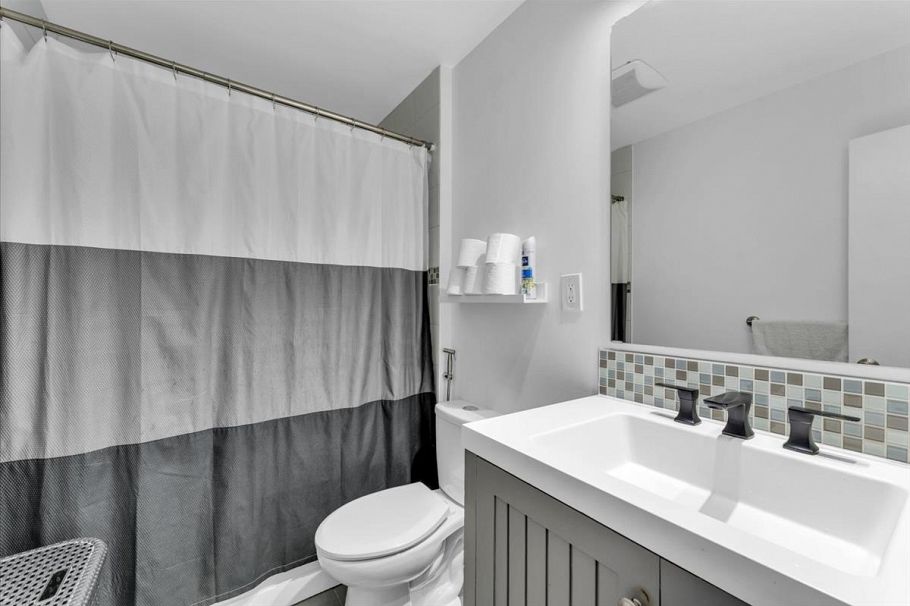 135 E 27 Street North Vancouver, BC - 15