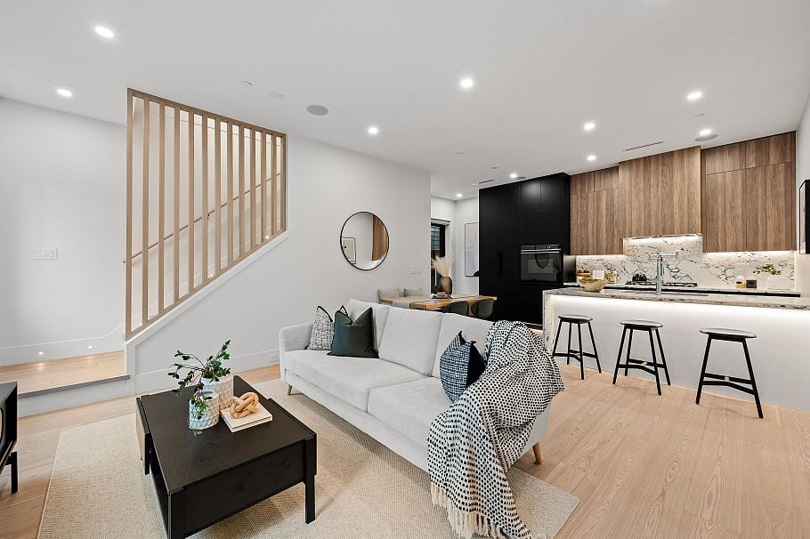 2 5034 Granville Street Vancouver, BC - 1
