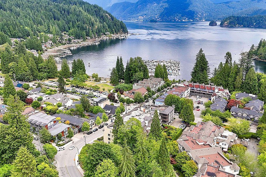 104 2181 Panorama Drive North Vancouver, BC - 21