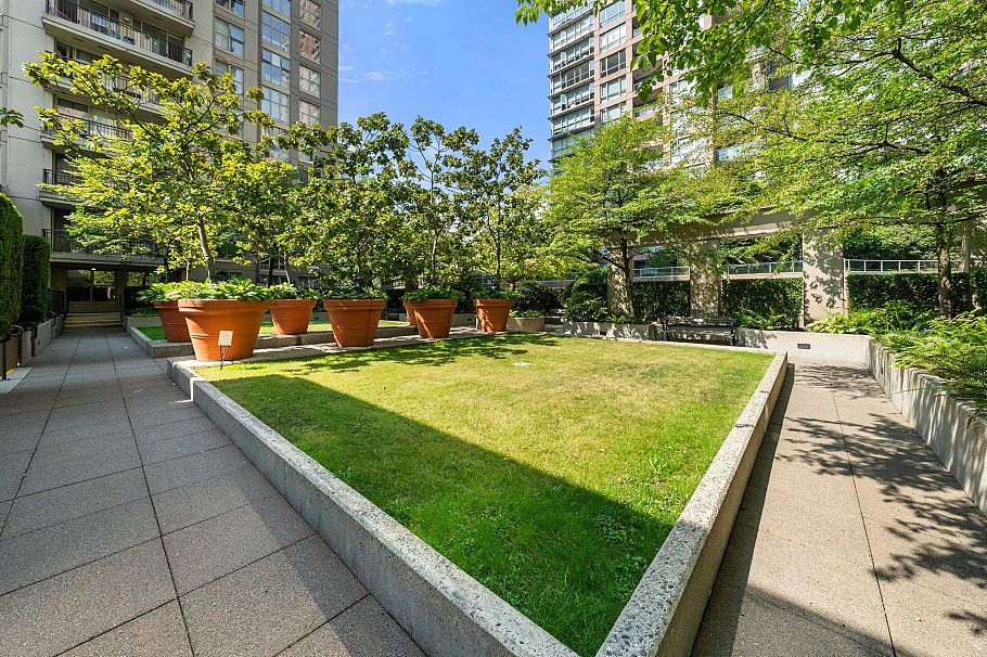TH9 969 Richards Street Vancouver, BC - 3