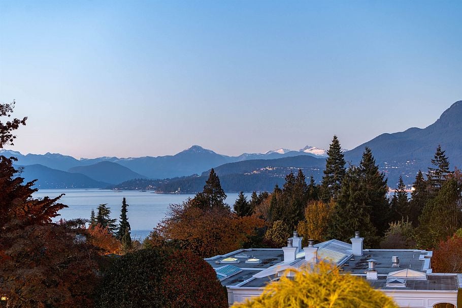 5550 Kingston Road Vancouver, BC - 1