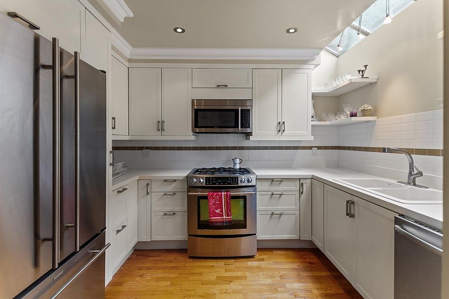 3488 W 3rd Avenue Vancouver, BC - 9