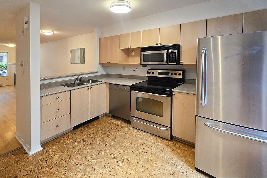 229 E 11th Avenue Vancouver, BC - 5