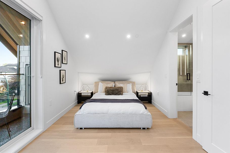 1 2435 Napier Street Vancouver, BC - 13