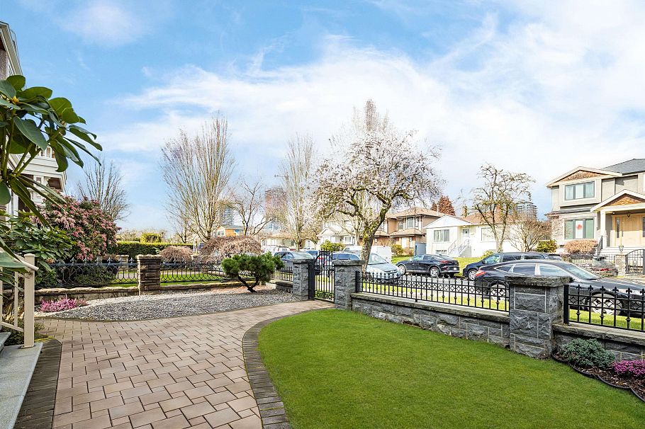 172 W 46th Avenue Vancouver, BC - 32