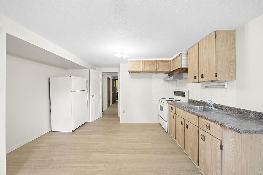 942 Nanaimo Street Vancouver, BC - 14