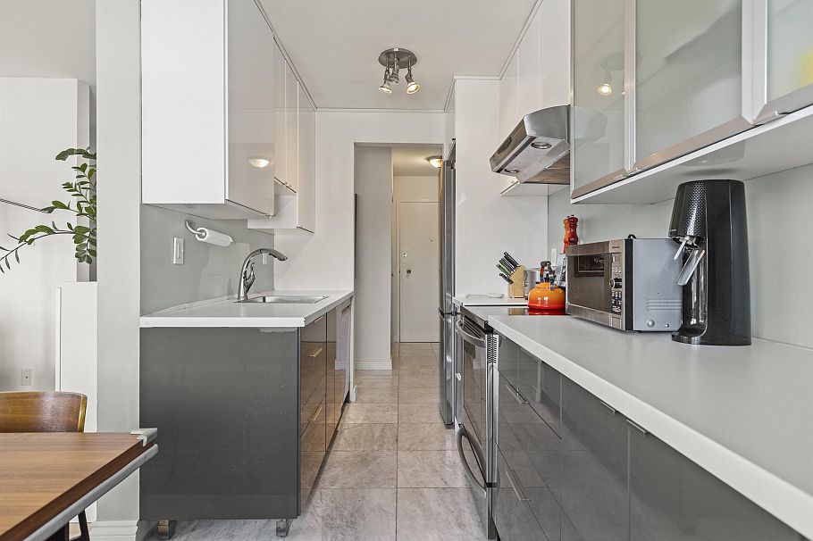 307 2335 York Avenue Vancouver, BC - 5