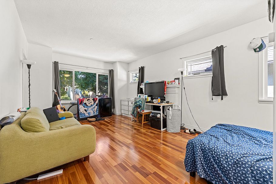 3279 W 11th Avenue Vancouver, BC - 13