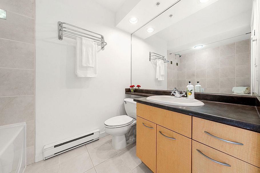 TH9 969 Richards Street Vancouver, BC - 17