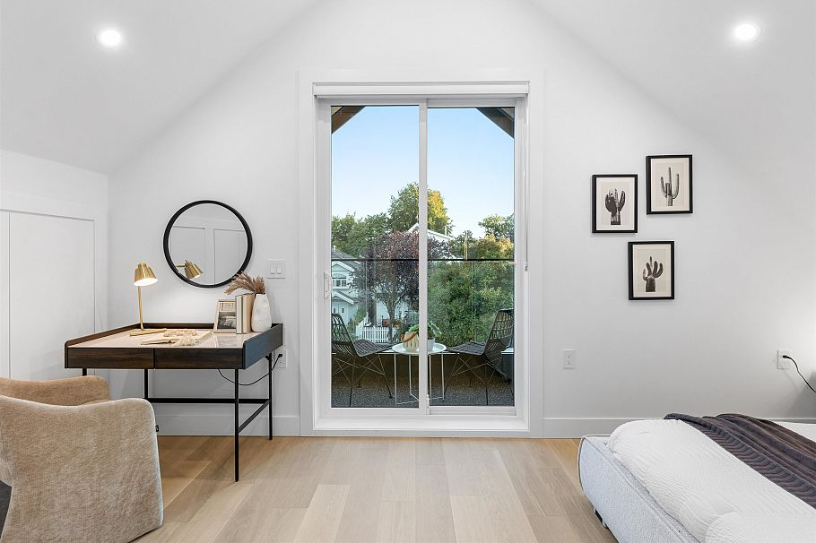 1 2435 Napier Street Vancouver, BC - 12