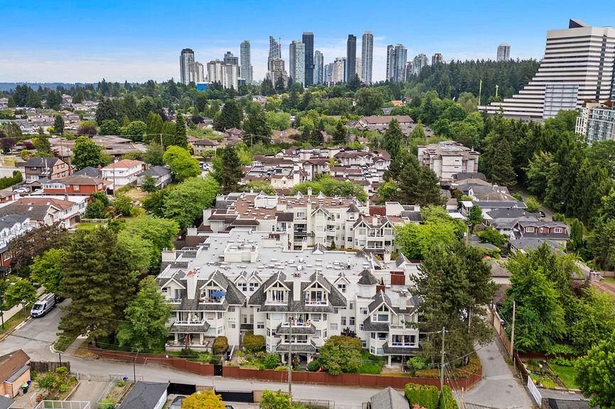 211 3628 Rae Avenue Vancouver, BC - 36