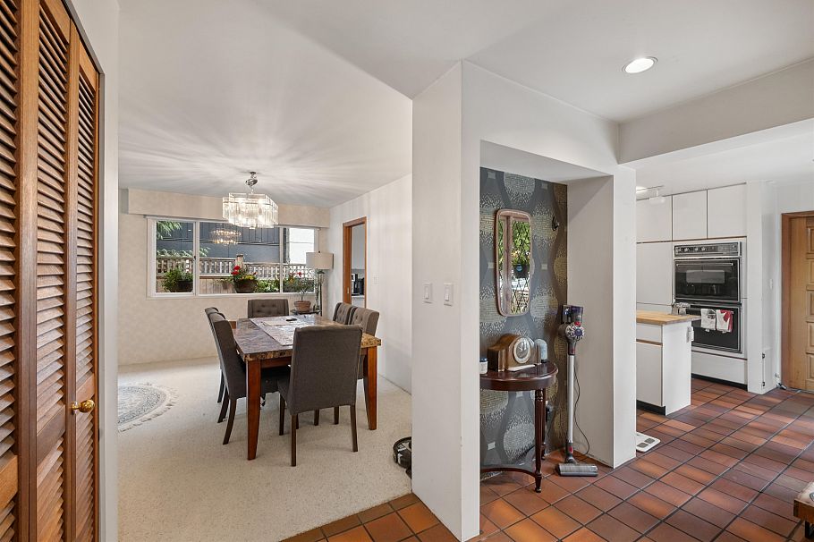 886 E 29th Street North Vancouver, BC - 8