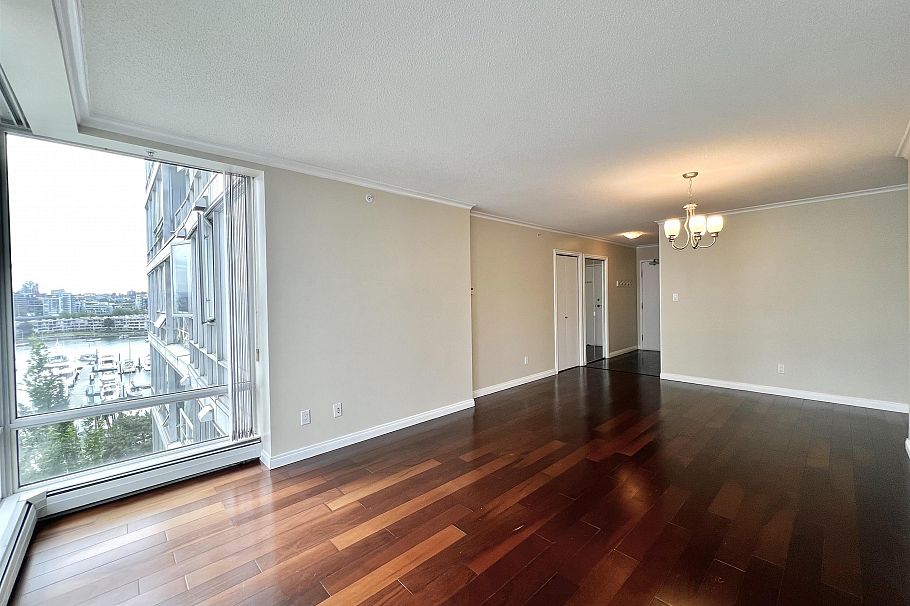 1002 1201 Marinaside Crescent Vancouver, BC - 7