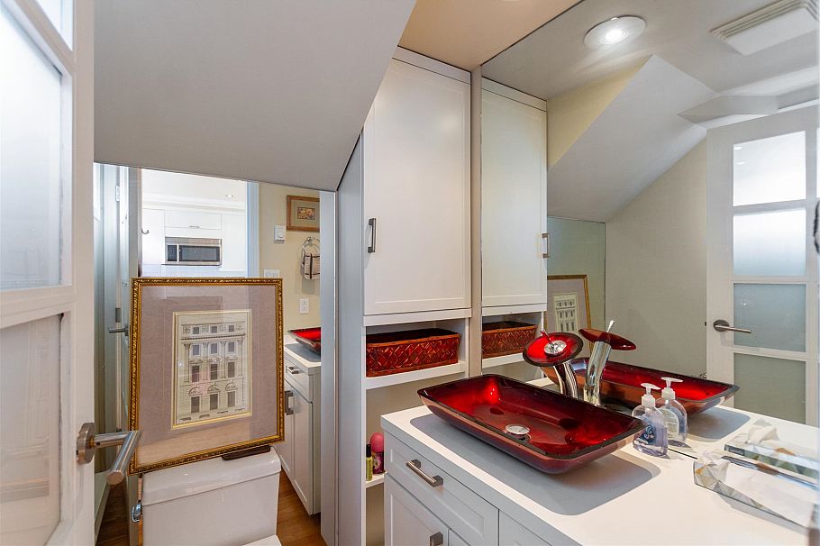 3488 W 3rd Avenue Vancouver, BC - 11