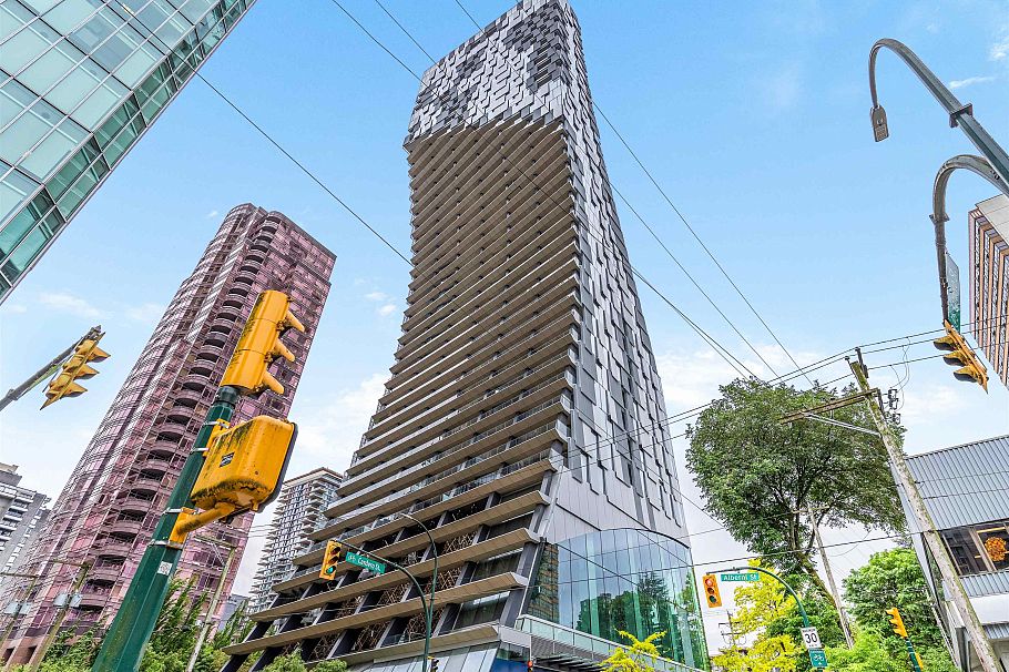 303 1568 Alberni Street Vancouver, BC - 2