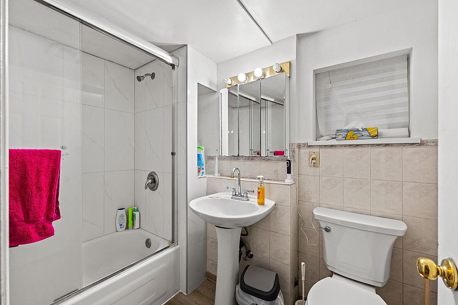 3279 W 11th Avenue Vancouver, BC - 29