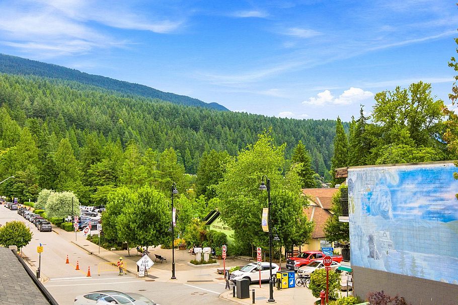 104 2181 Panorama Drive North Vancouver, BC - 25