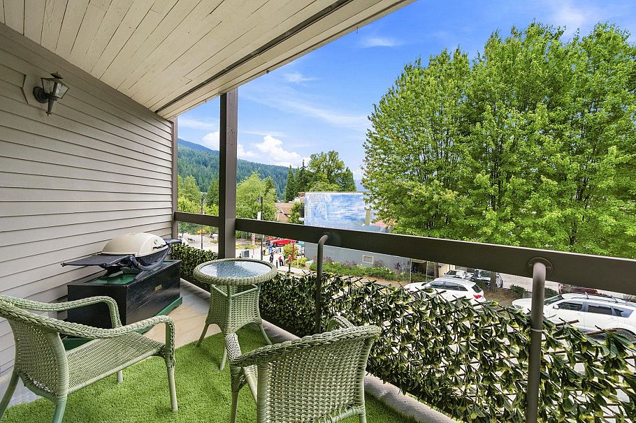 104 2181 Panorama Drive North Vancouver, BC - 11