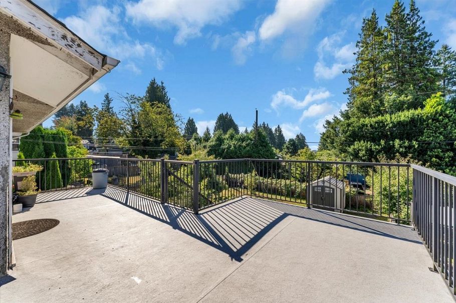 135 E 27 Street North Vancouver, BC - 11