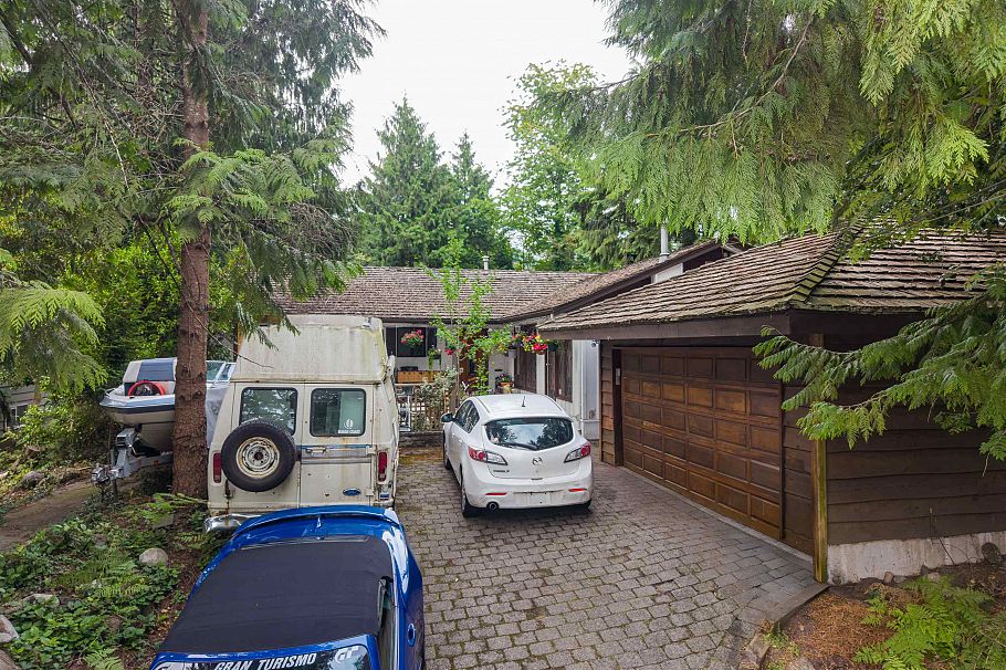 886 E 29th Street North Vancouver, BC - 27