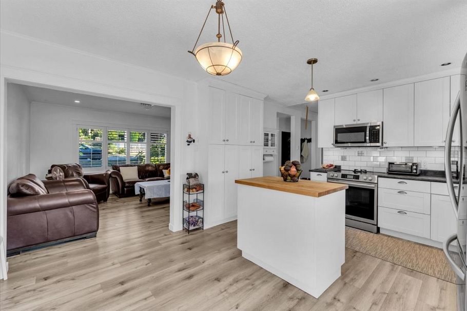 135 E 27 Street North Vancouver, BC - 6