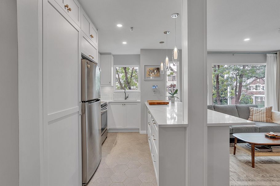 315 2020 W 8th Avenue Vancouver, BC - 4