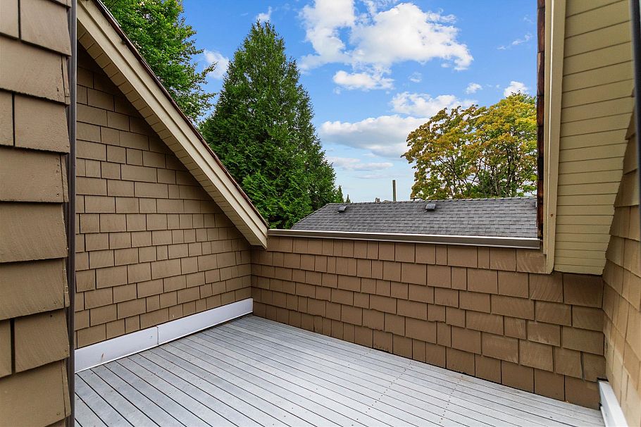 3488 W 3rd Avenue Vancouver, BC - 20