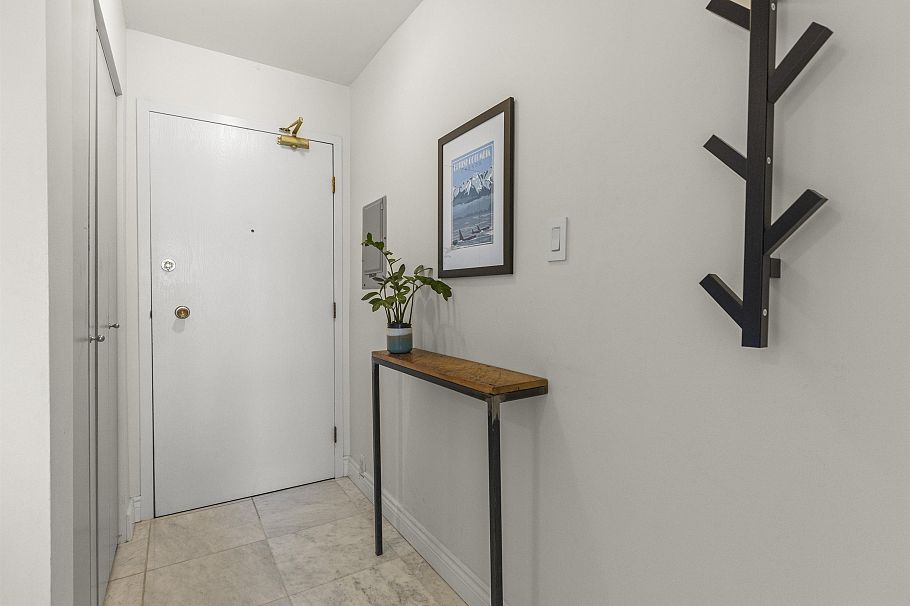 307 2335 York Avenue Vancouver, BC - 2