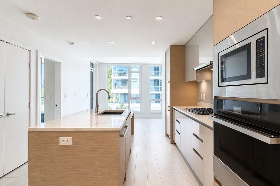 405 3538 Sawmill Crescent Vancouver, BC - 2