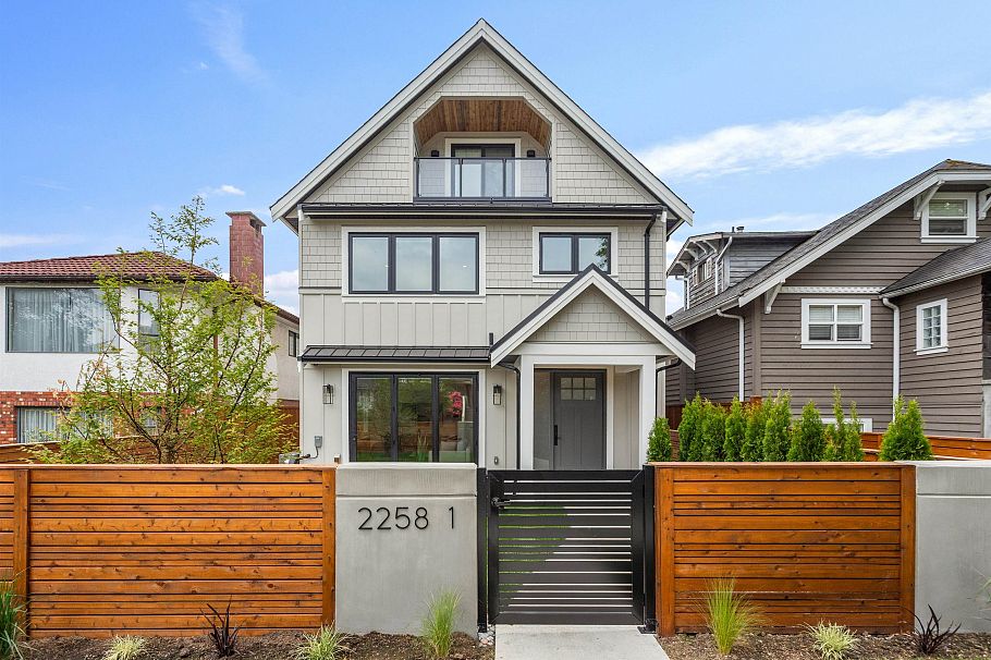 1 2258 Napier Street Vancouver, BC - 2