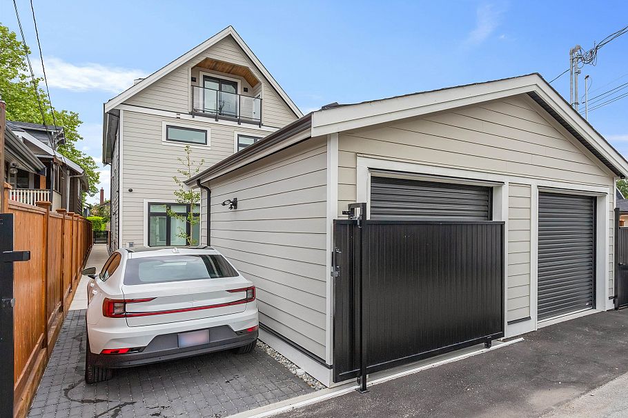 1 2258 Napier Street Vancouver, BC - 29