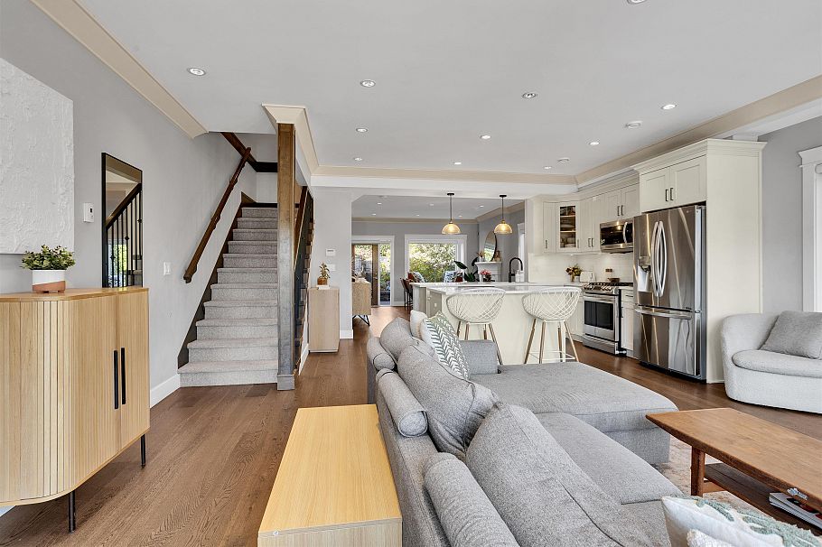 545 E 4th Street North Vancouver, BC - 8