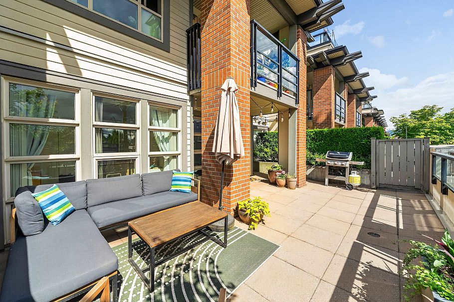 222 4550 Fraser Street Vancouver, BC - 1