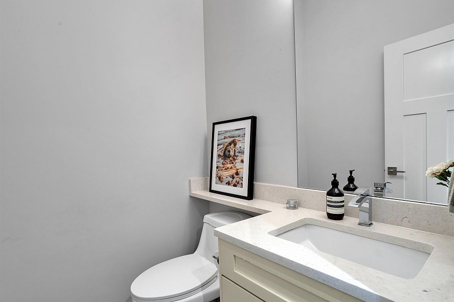 545 E 4th Street North Vancouver, BC - 20
