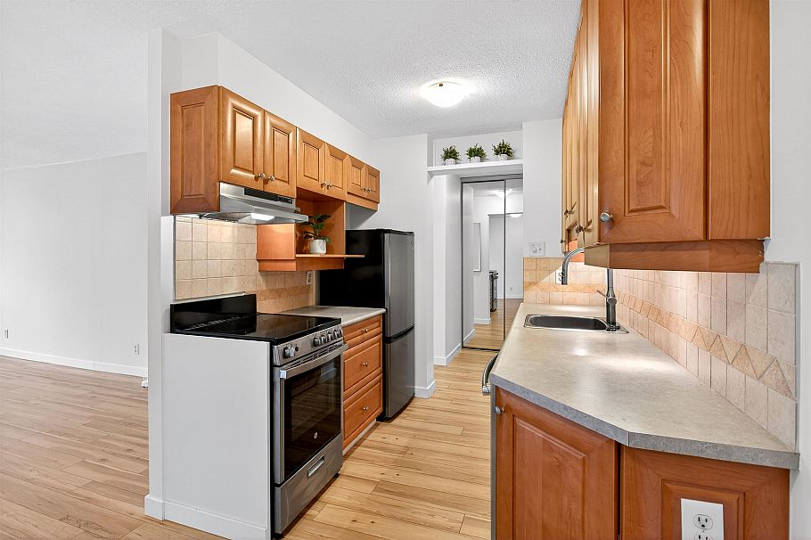 1306 2016 Fullerton Avenue North Vancouver, BC - 1