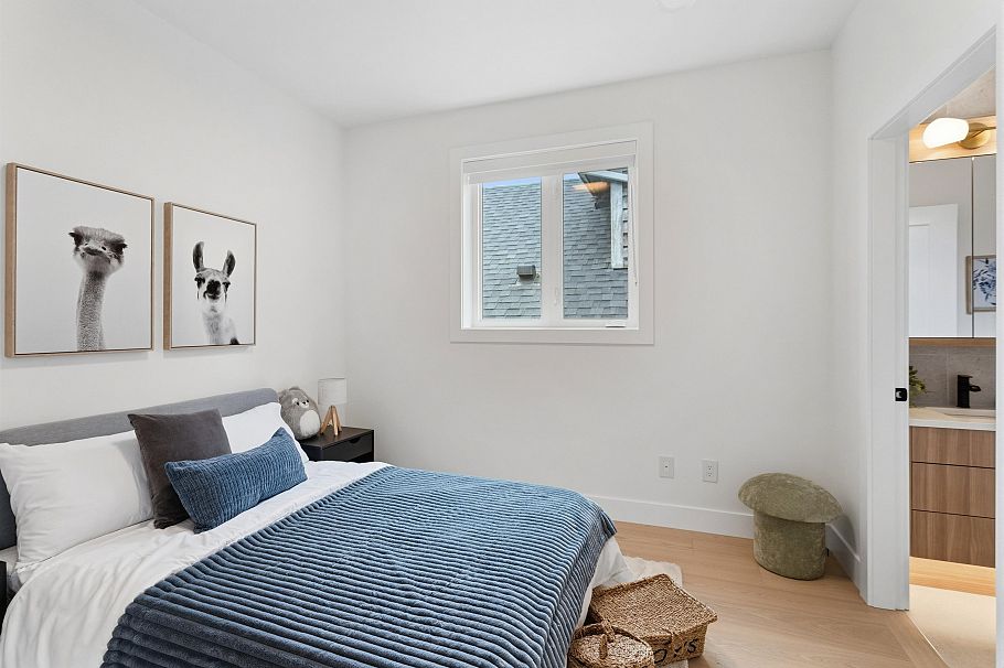 1 2258 Napier Street Vancouver, BC - 17