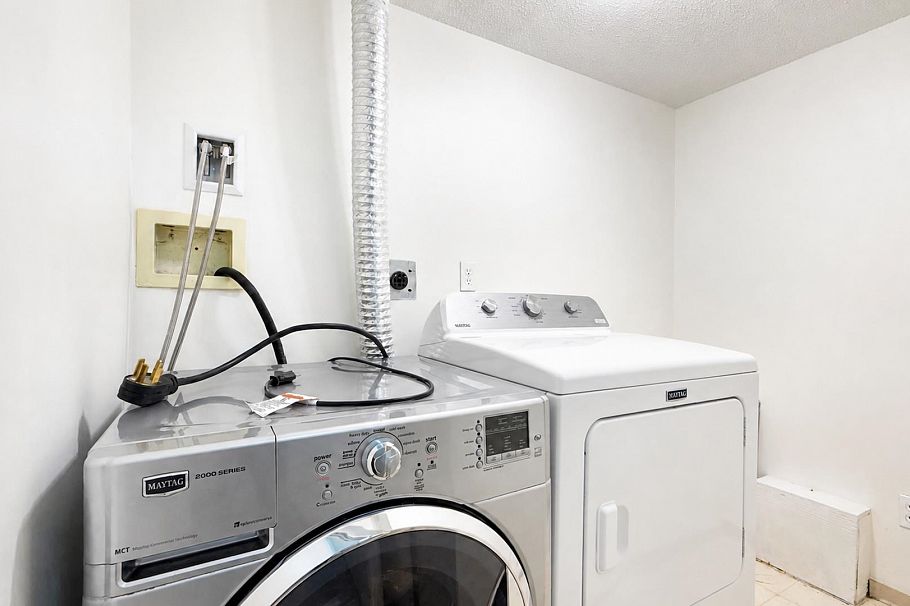 1 2528 E Broadway Vancouver, BC - 11