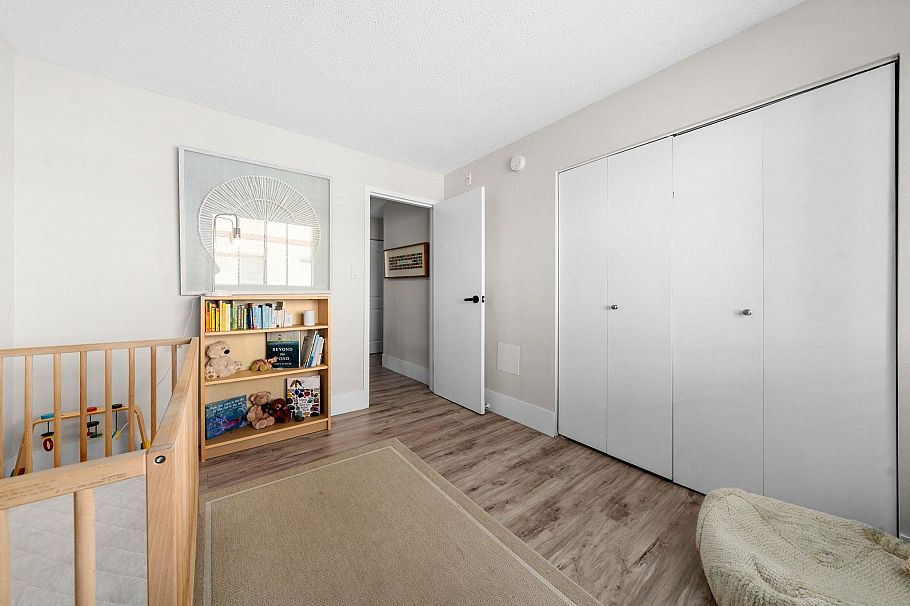202 1610 Chesterfield Avenue North Vancouver, BC - 24