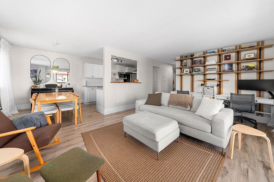 202 1610 Chesterfield Avenue North Vancouver, BC - 1