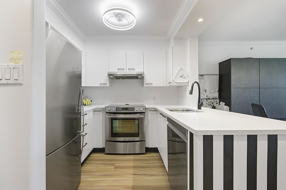 403 1575 W 10th Avenue Vancouver, BC - 3