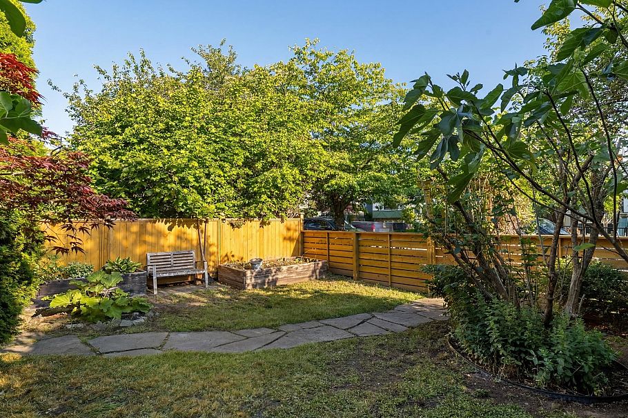 3172 E 2nd Avenue Vancouver, BC - 3