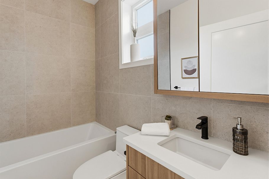2 2258 Napier Street Vancouver, BC - 18
