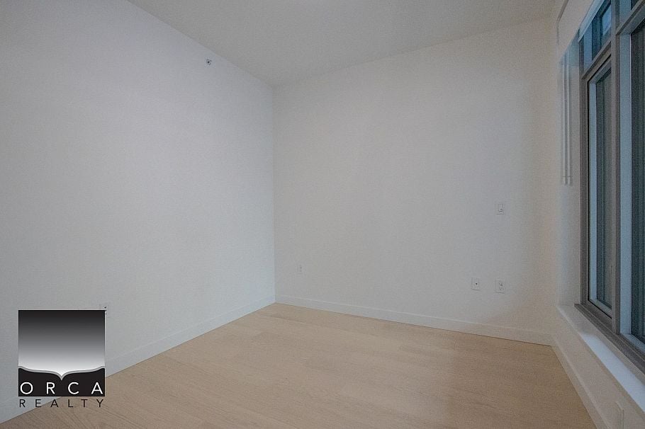 107 777 HARBOUR WAY, North Vancouver BC V7P 0G2 North Vancouver, BC - 5