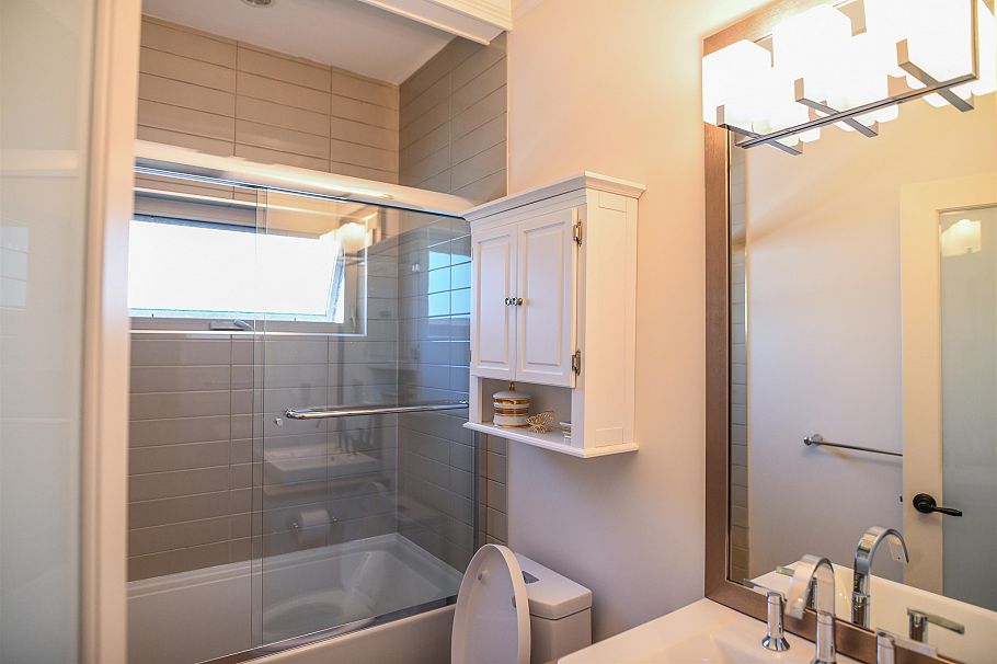 3085 W 49 Avenue Vancouver, BC - 24