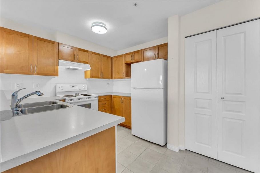 208 333 E 1st Street North Vancouver, BC - 7