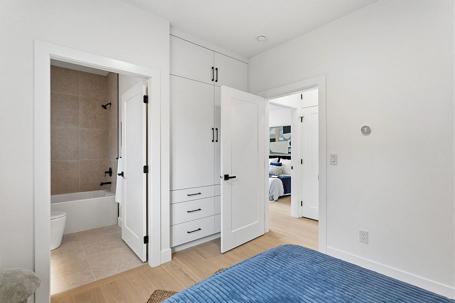 1 2258 Napier Street Vancouver, BC - 18