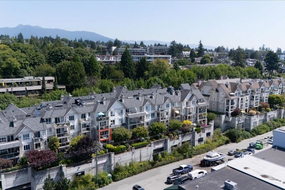 208 333 E 1st Street North Vancouver, BC - 30