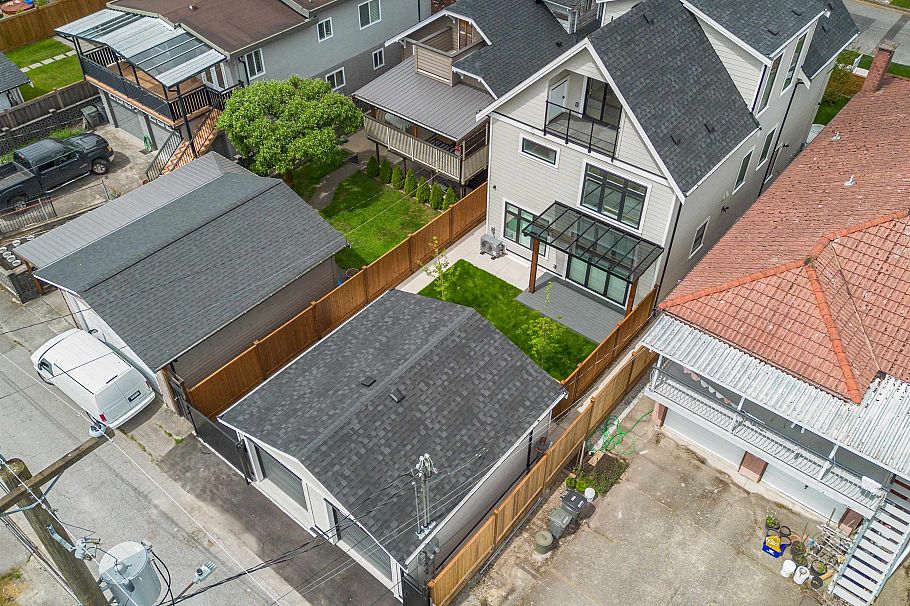 2 2258 Napier Street Vancouver, BC - 29